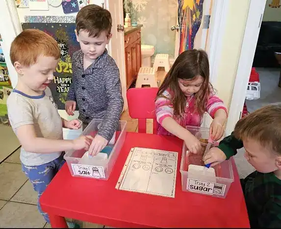Children experiment with salt and sugar ice experiment
